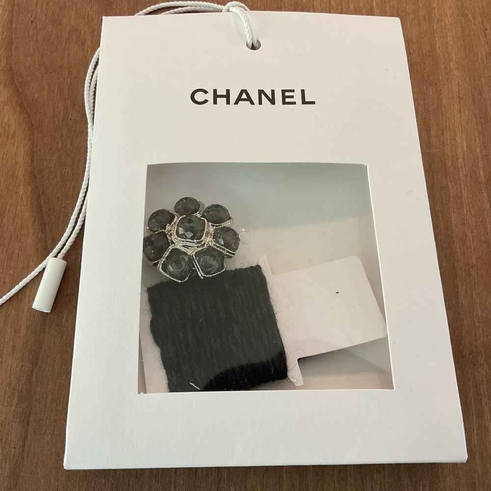 Authentic Chanel Flower Design CC Logo button & Thread NEW