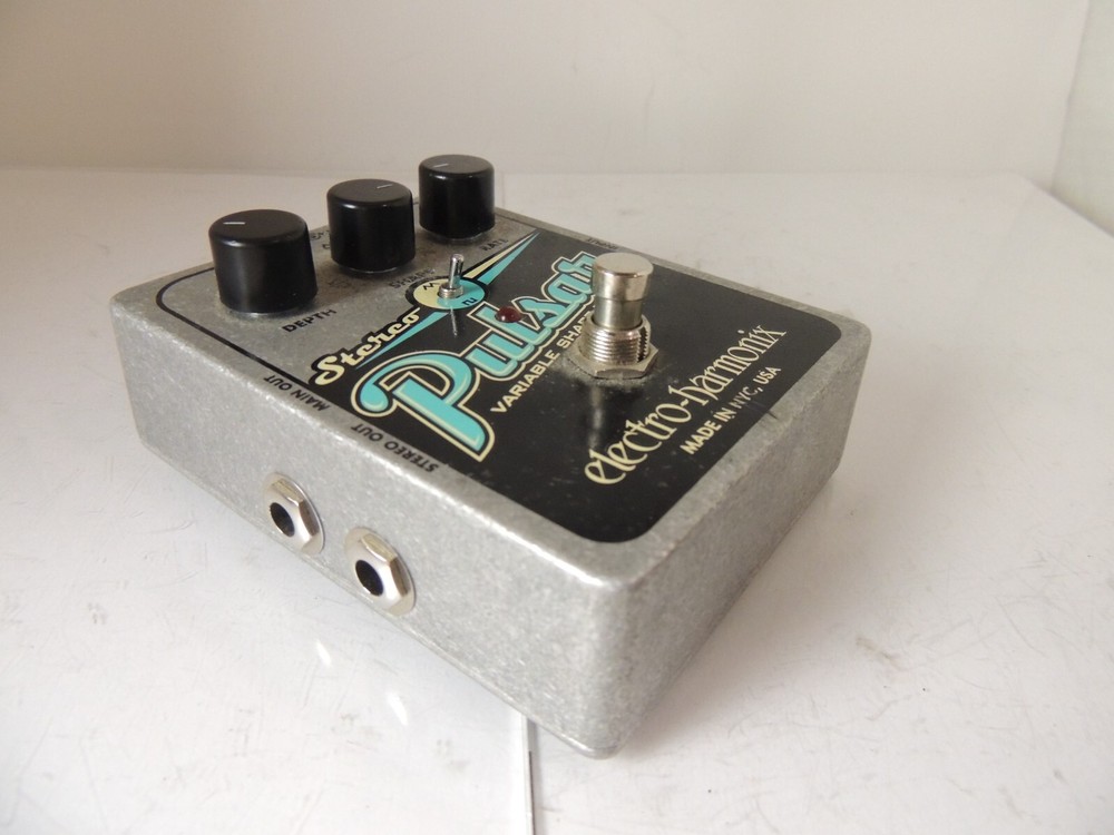 Electro Harmonix Stereo Pulsar Variable Shape Tremolo Effects Pedal EHX
