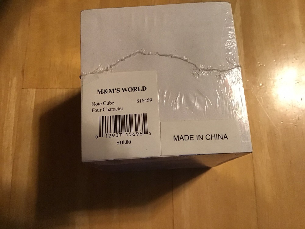 M&M World Note Cube Featuring Blue, Yellow, Green & Red M&M’s