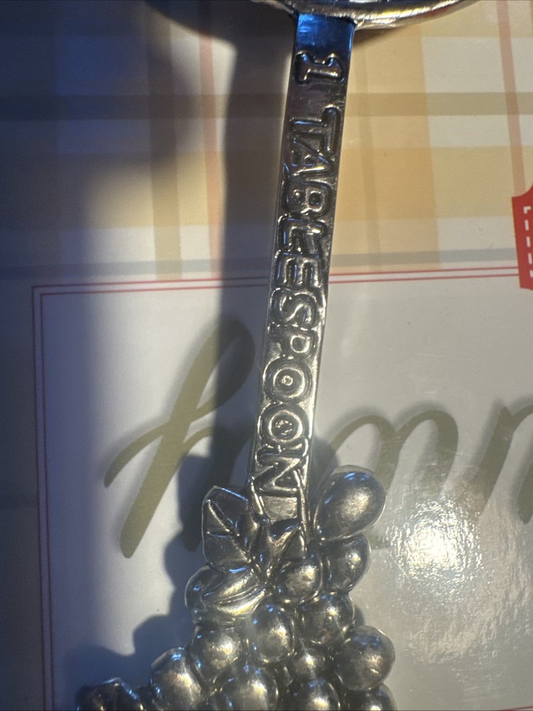 Ganz 5 piece Measuring Spoon Set with Storage/Display Rack, Wine & Grape Theme