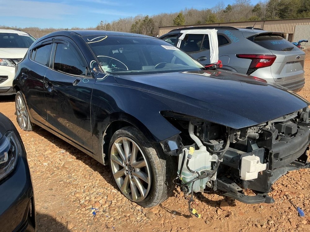 3 2017 Glove Box 4931991