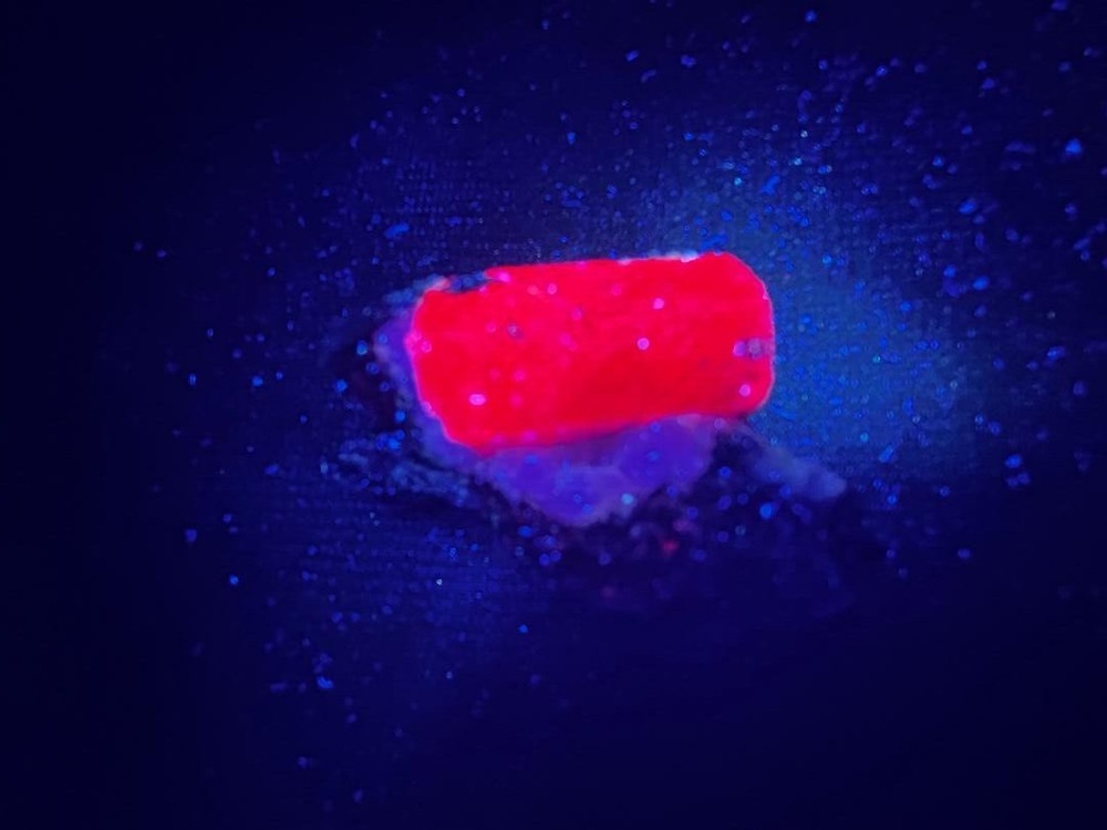 KB: FANTASTIC!! LW FL. RED RUBY XL. FROM MADAGASCAR