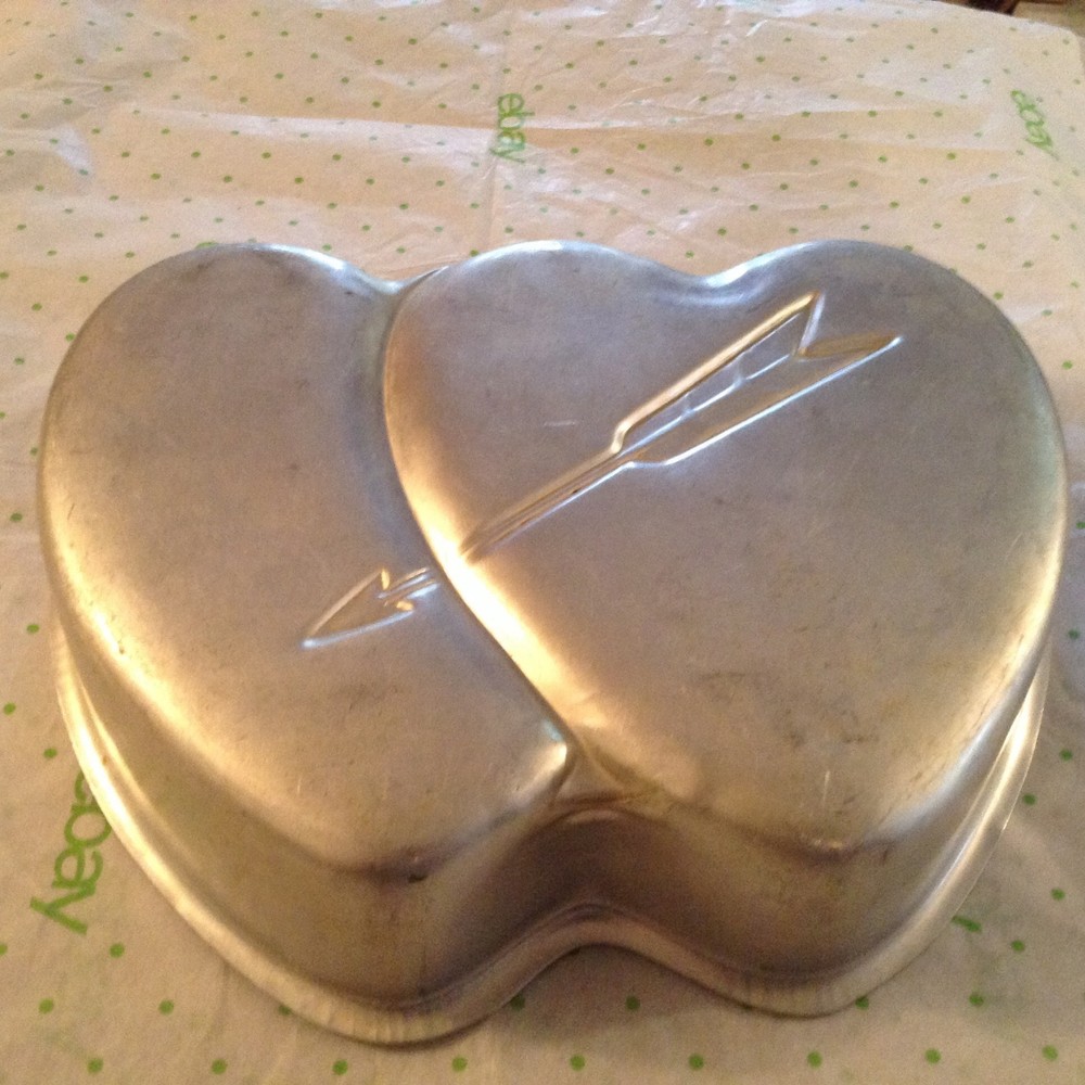 Double heart with arrow cake pan