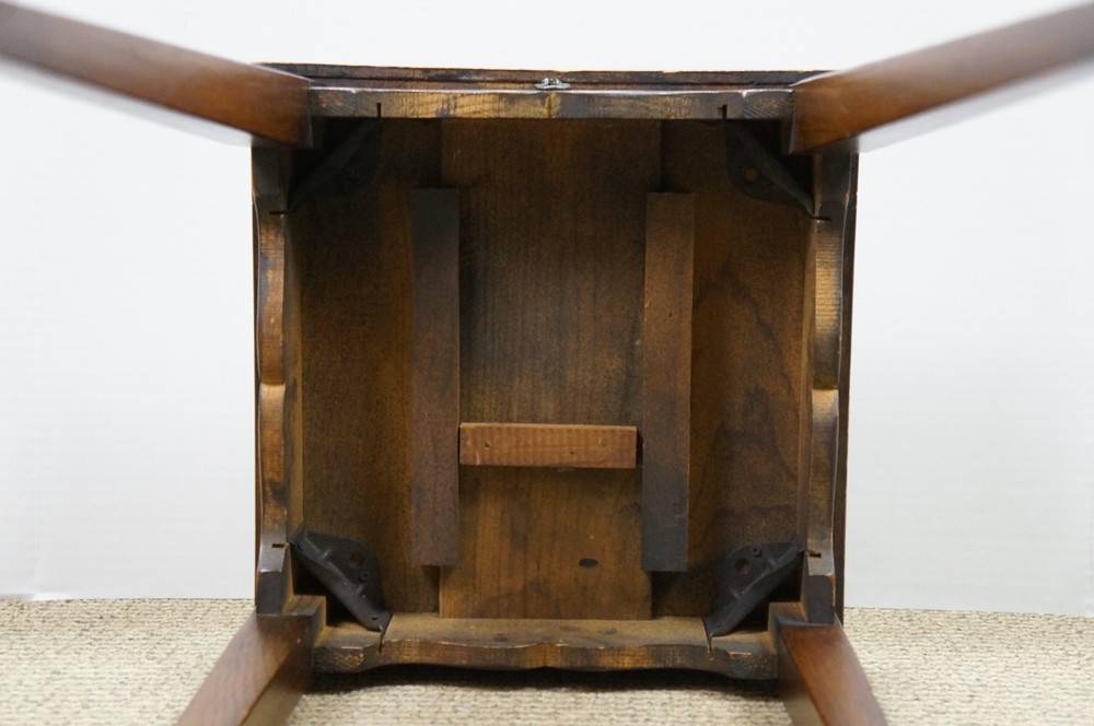 Mid Century Walnut Floral Rose Tea Side Table w Pull Out Tray 19"
