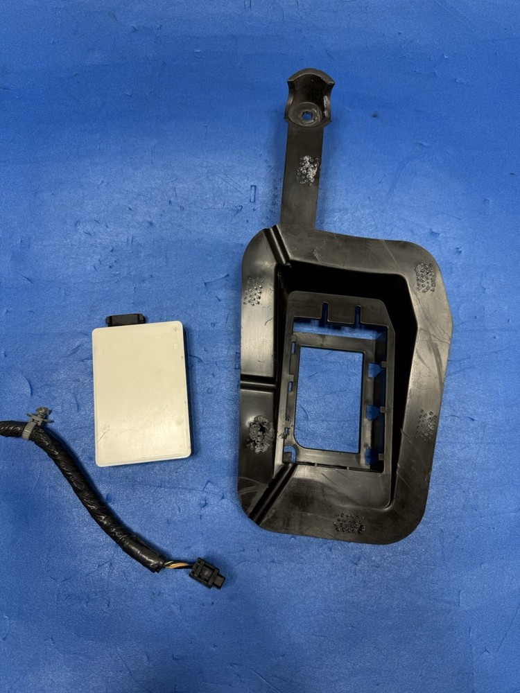2015-2017 Chrylser 200 Blind Spot Module Sensor & RIGHT Bracket 68243133AA OEM