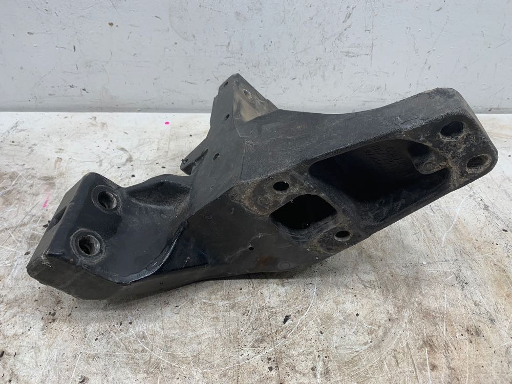 2016 Peterbilt 579 Cab Mount (630-10695)