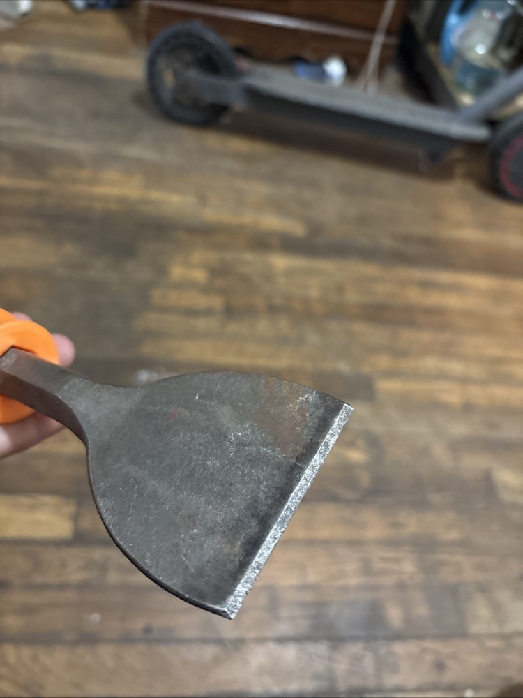 Mayhew 2-1/2" Handguarded Floor Chisel (94105)