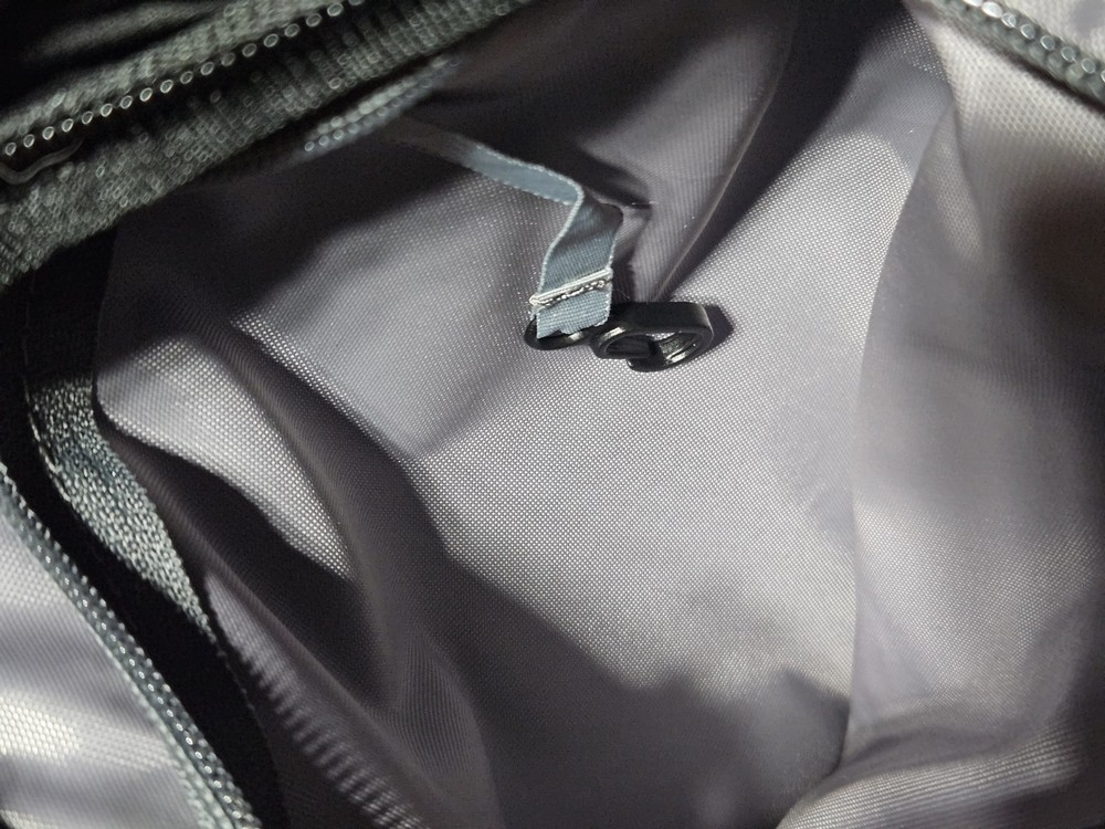 CamelBak Rim Runner 22 Hydration Pack 2.5L Zip Black Hiking Backpack EUC