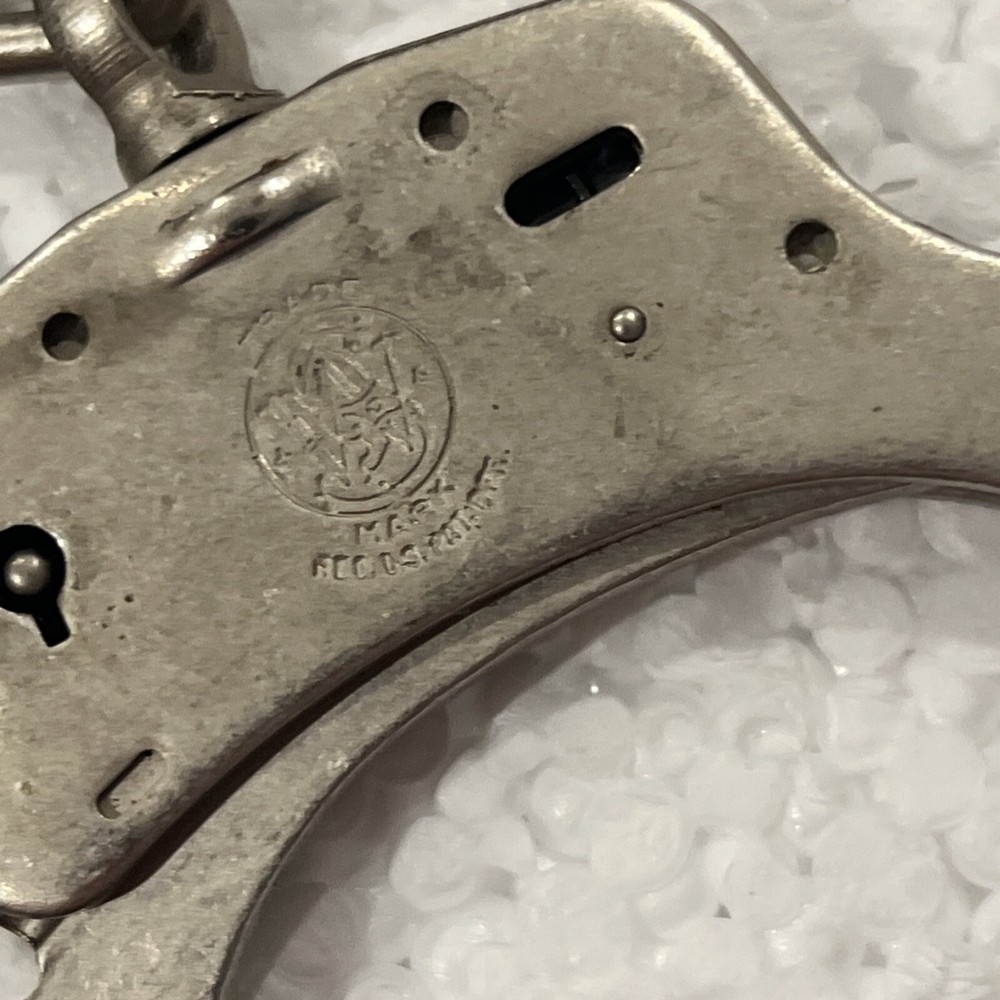 Smith & Wesson 350107 Chain Link Model 100 High Security Handcuffs with Key