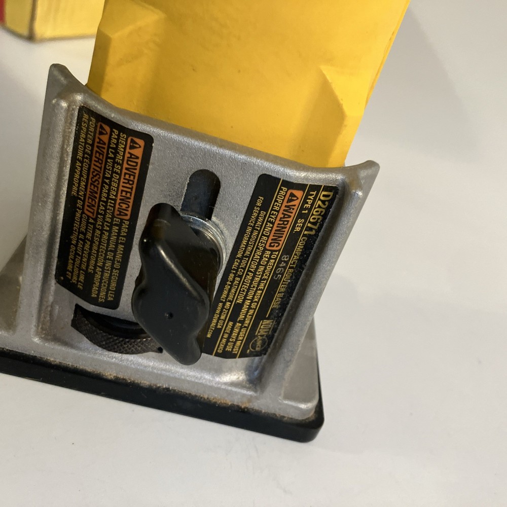 Dewalt D26670 Corded Heavy-Duty Compact Router