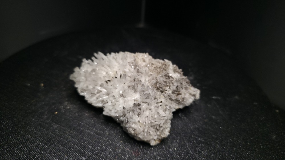 UV Reactive Mangano Calcite
