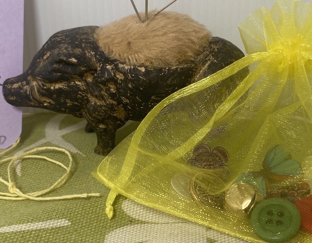 Pig Pin cushion MISSING REAR LEFT FOOT 70