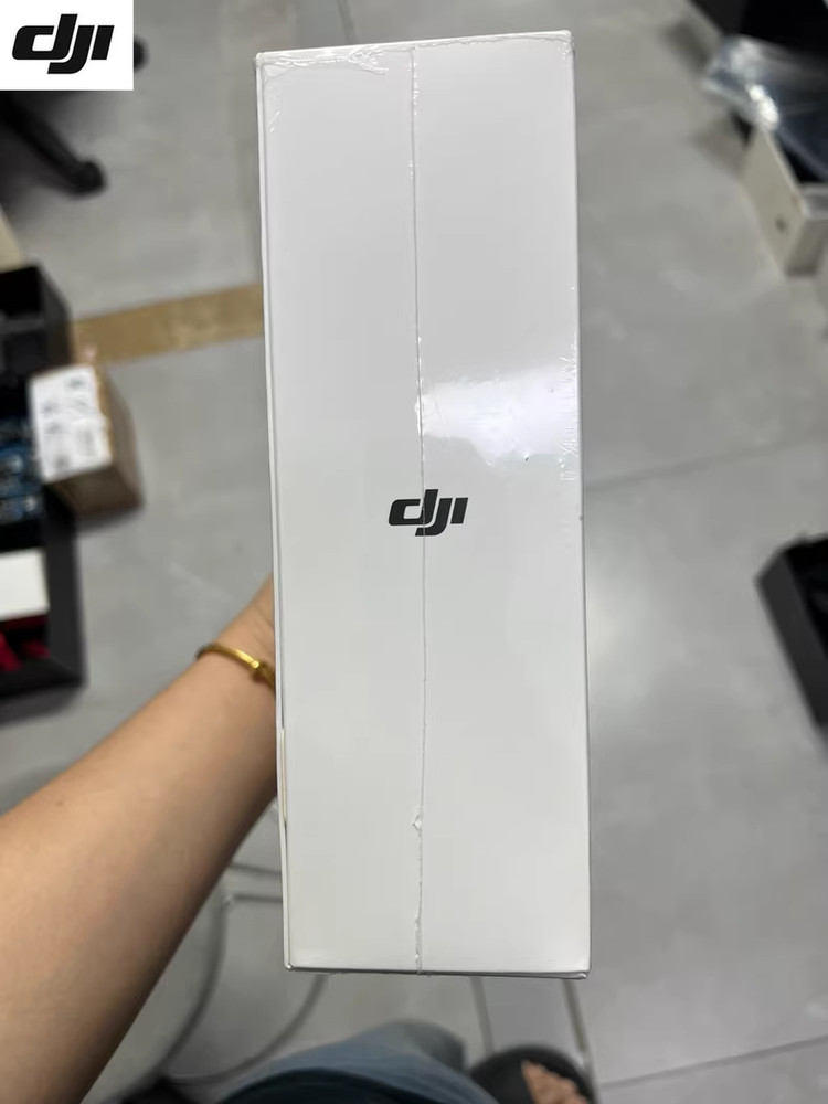 DJI OM 4 - Handheld 3-Axis Smartphone Gimbal Stabilizer with Grip, Tripod