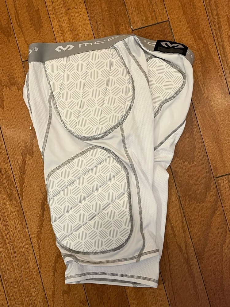 McDavid HEX® Short with Contoured Wrap-Around Thigh Medium White