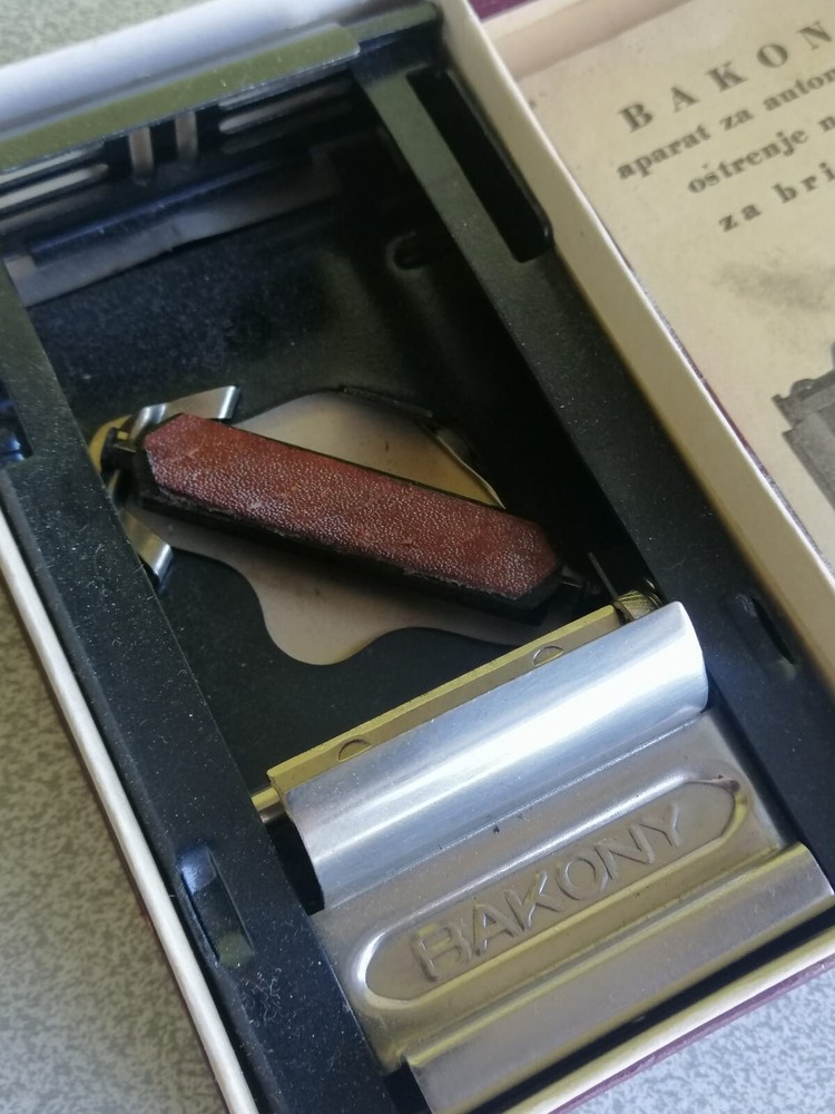 Antique razor sharpening tool /antique razor/razor