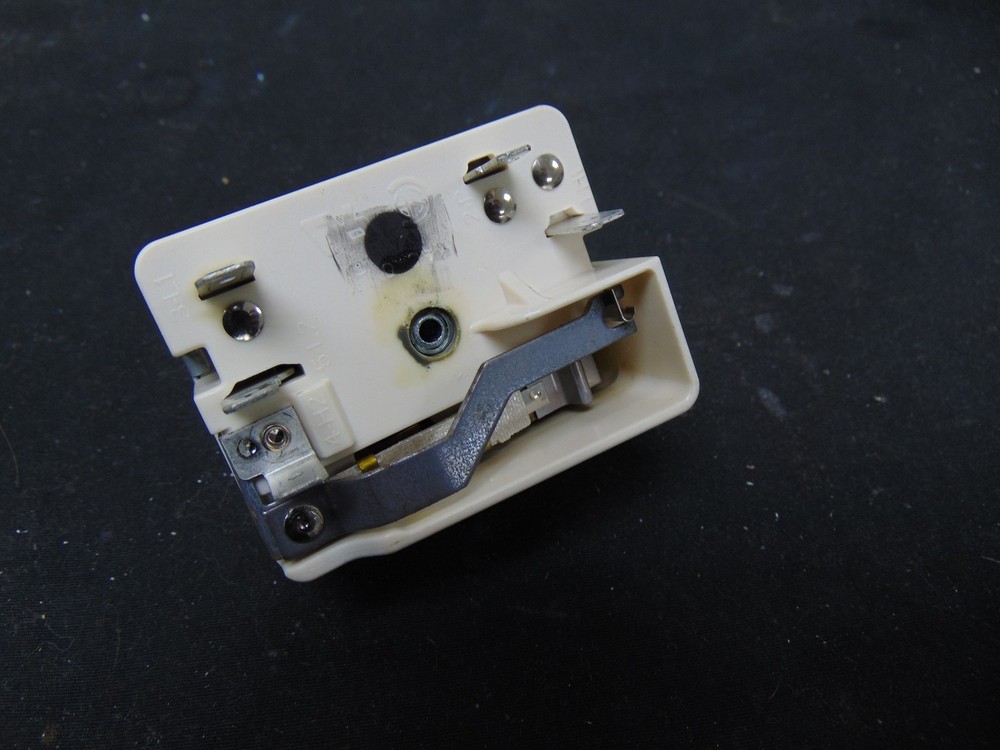 GE Electric Range JBP35DM2BB Surface Element Switch 164D1816P008