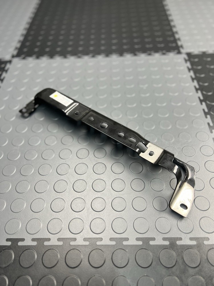 2017-2019 AUDI A4 RIGHT PASSENGER SIDE DASH LOWER KNEE MOUNT BRACKET PANEL