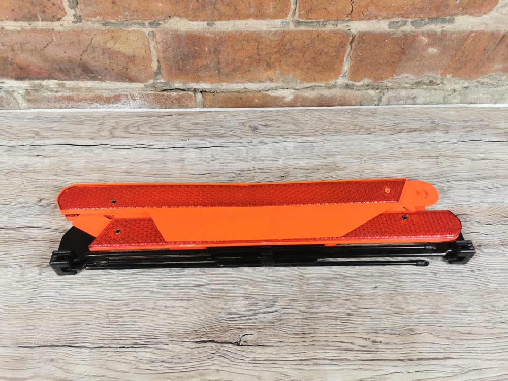 2005 MERCEDES BENZ E-CLASS WARNING TRIANGLE A2118900397