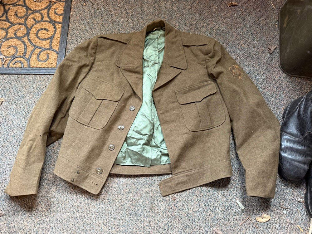 ORIGINAL POST WWII US ARMY EM NCO M1944 CLASS A IKE JACKET- MEDIUM/LARGE, 42R