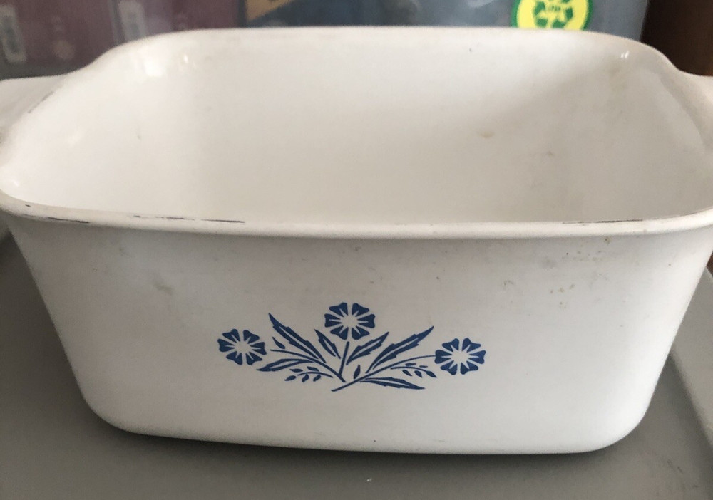 Casserole Dish Pan Corning Ware P-4-B Blue Cornflower Pattern 1.5 Quart