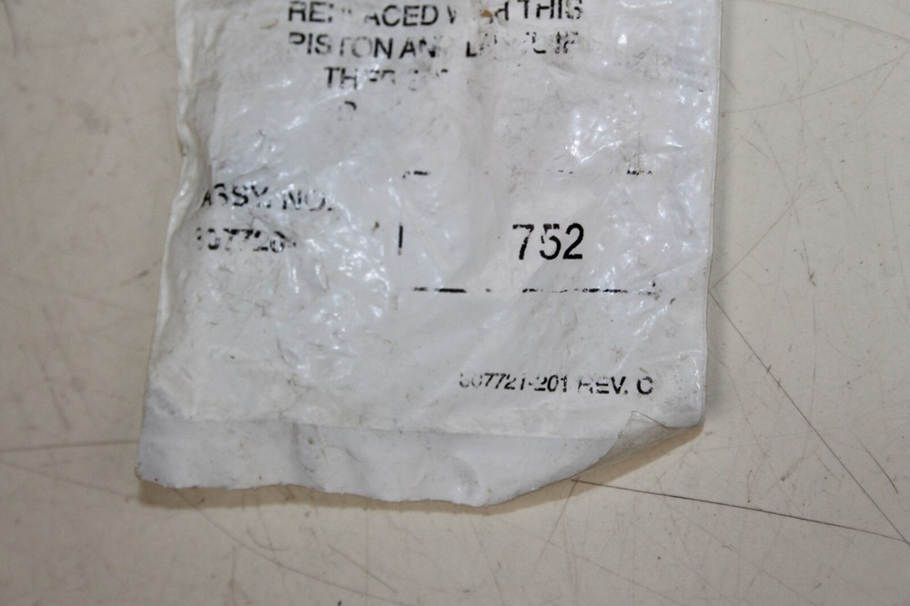 Piston 307720-752 #052 NEW