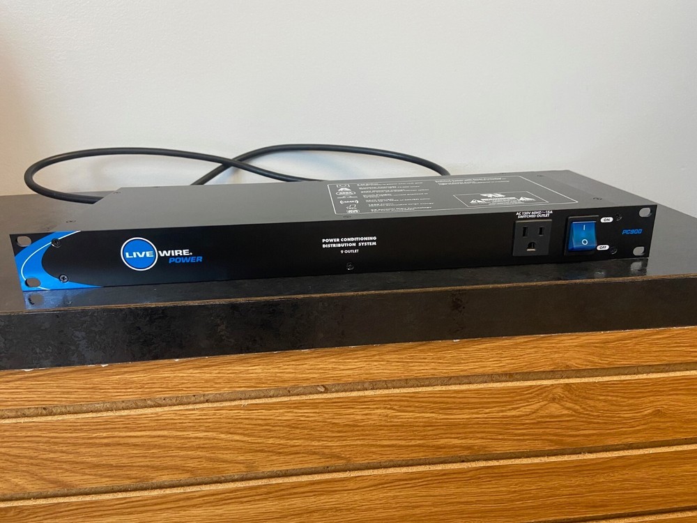 Livewire 9-Outlet Power Conditioner and Distribution System great condition used
