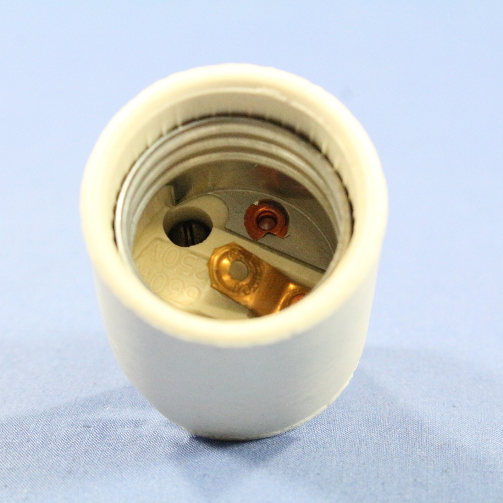 Leviton 3152 Medium Porcelain Lampholder Pan Light Socket 1/8" IPS Hickey Bulk