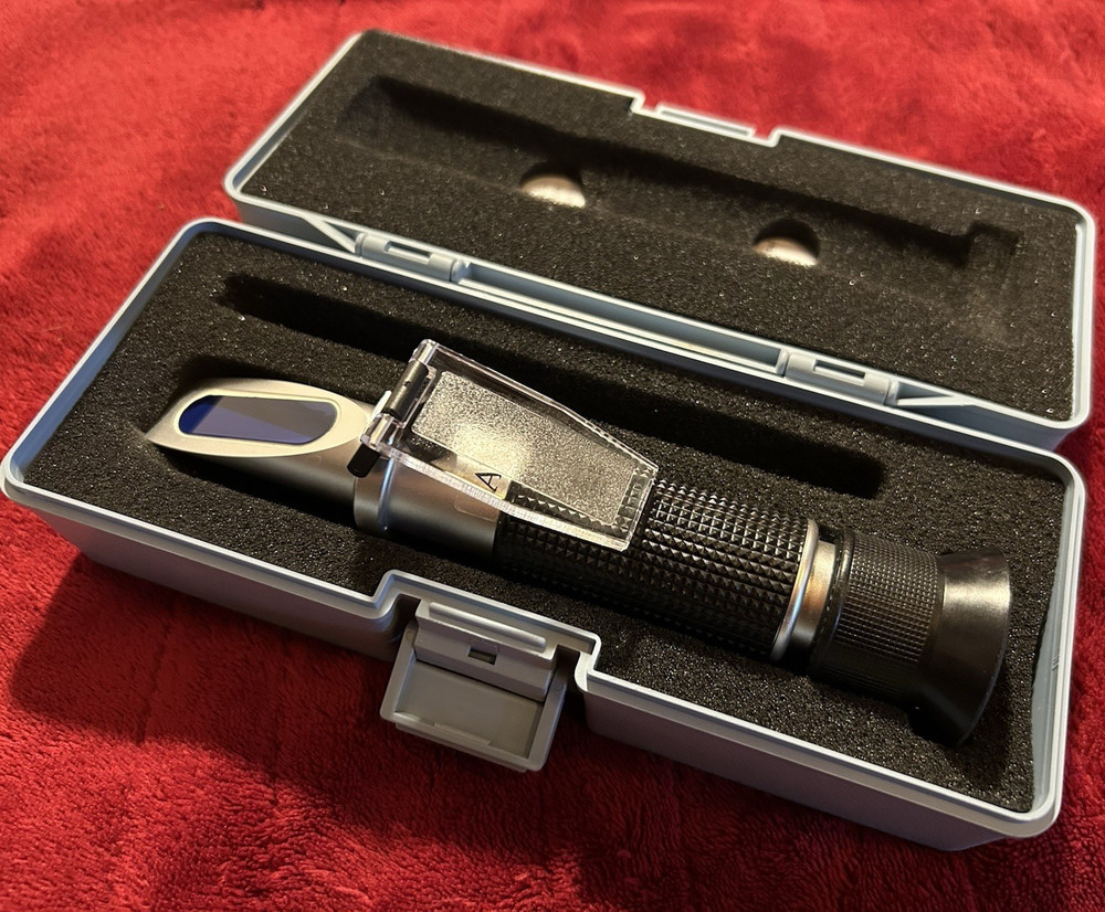 Handheld Refractometer for Home Brewing & Winemaking (Brix / SG) w/ Case