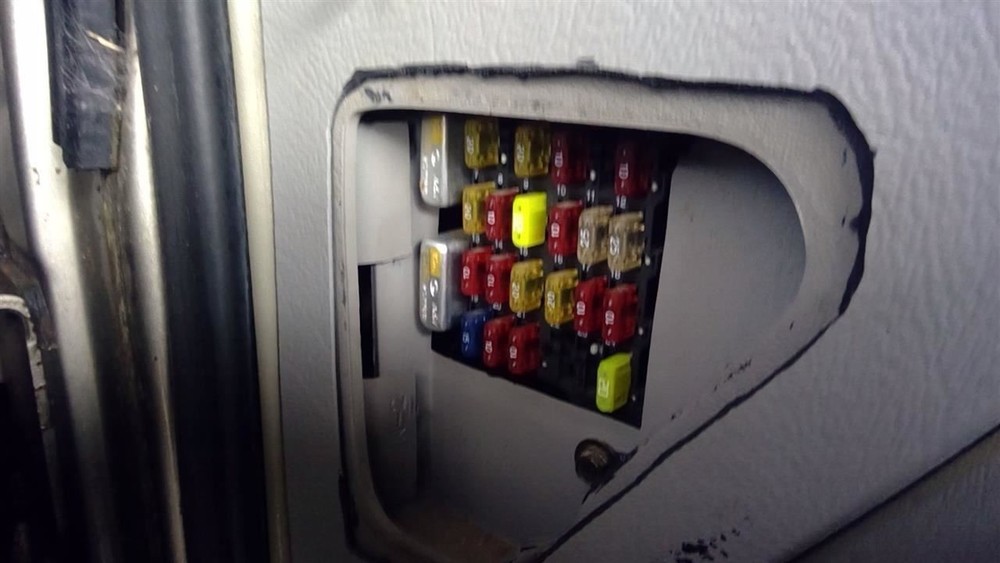 TGMC1500  1998 Fuse Box Cabin 6501
