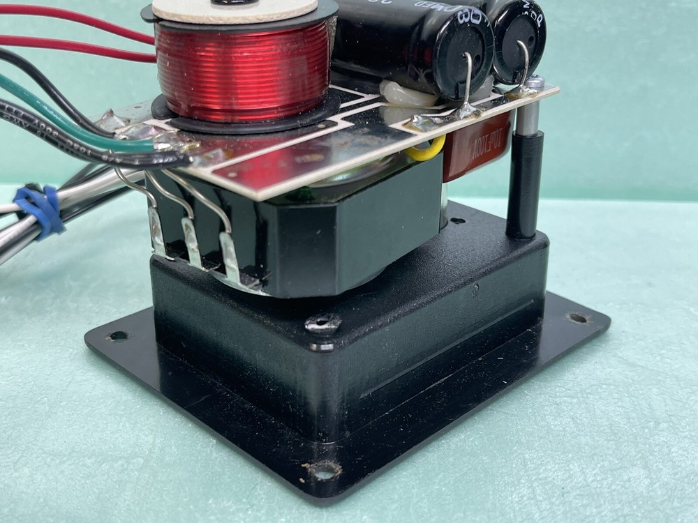 AVEX 2-way Speaker Crossover with Input Panel, Connector, and Wiring A