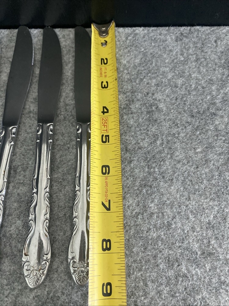 4 TOWLE/SUPREME CUTLERY STAINLESS FLATWARE, "PIERRE" PATTERN, DINNER KNIVES