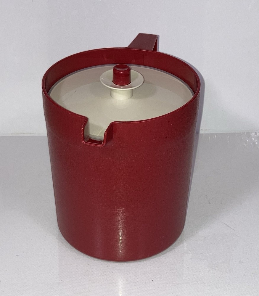Tupperware Red 2 Quarts Short Drink Pitcher With Push Button Seal #1575