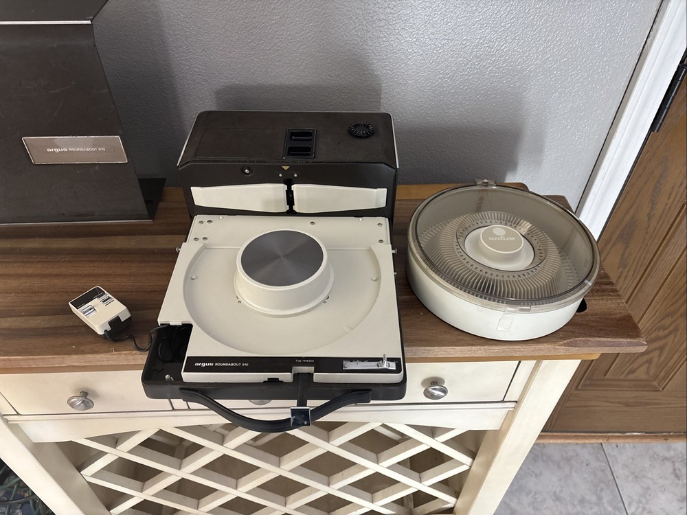 Vintage Argus Roundabout 910 Slide Projector With Tray - Untested