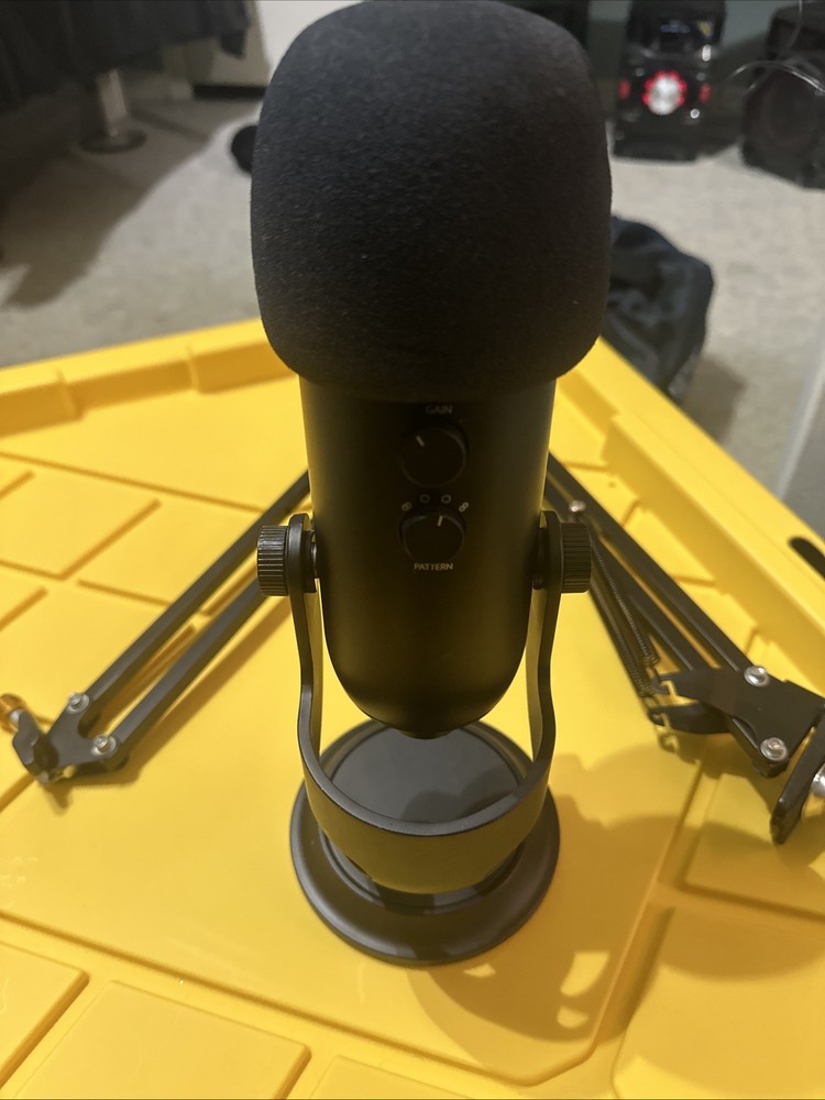 Logitech Blue Yeti USB Microphone Multi-Pattern Gaming Streaming Podcasting