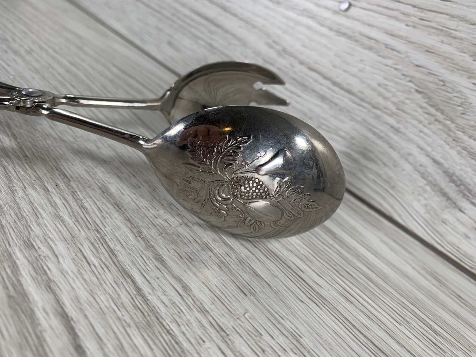 Silverplated Tongs E.P. Zing Server Grapevine Embossed Made in Italy Scissor