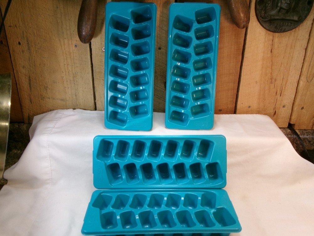 Set of 4 Sterilite Plastic Teal Blue Nesting Stackable 14 Cube Ice Cube Trays