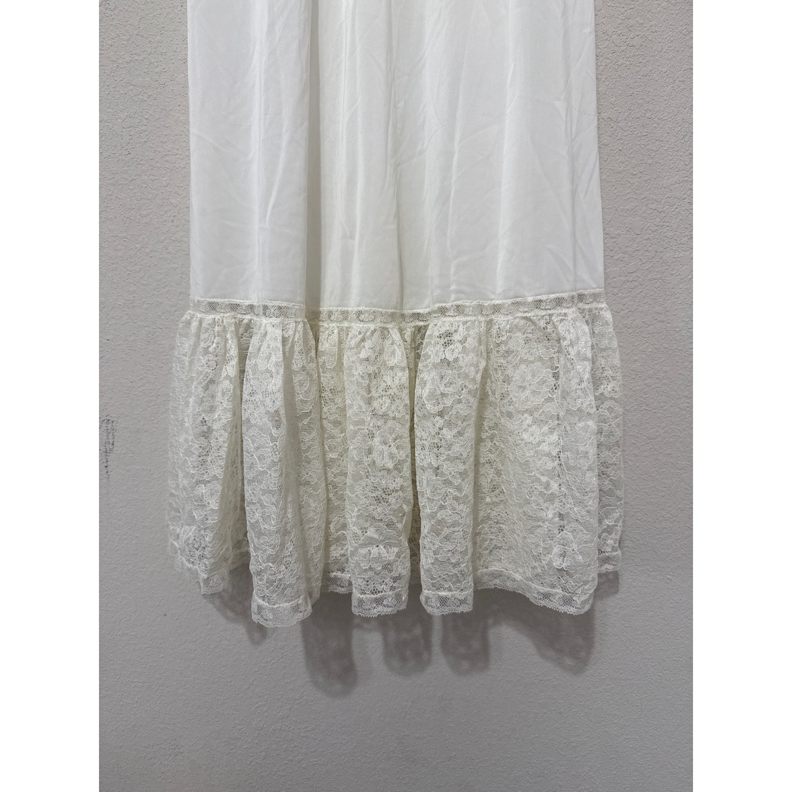 Vintage 1960's Van Raalte Lace Trimmed Full Slip Dress Size 32 Ivory Medium