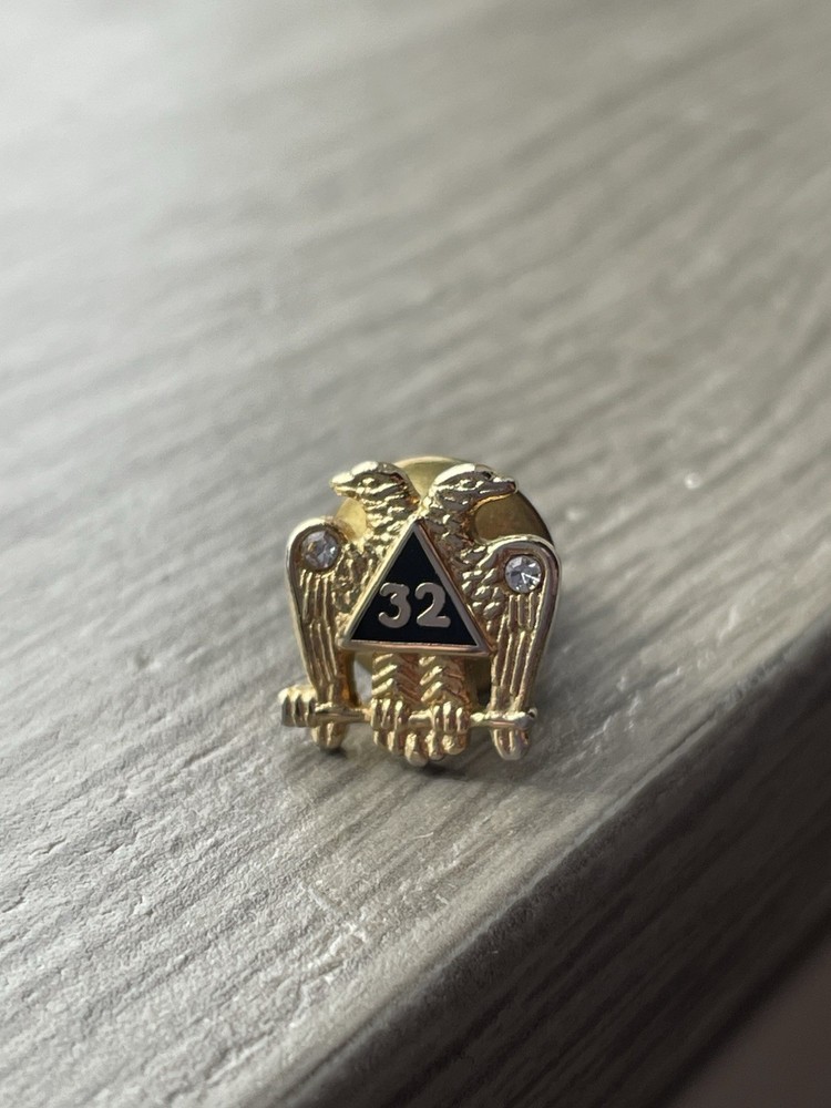 32nd Degree Scottish Rite Freemasonry Lapel Pin Double Head Eagle Locking Back