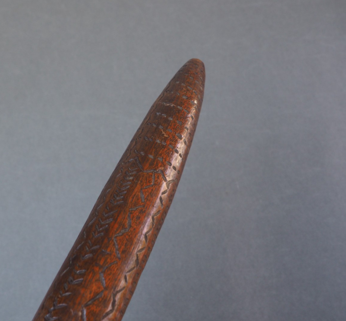 FINE ANTIQUE AUSTRALIAN ABORIGINAL TRIBAL ART CARVED WOODEN NULLA NULLA LEANGLE