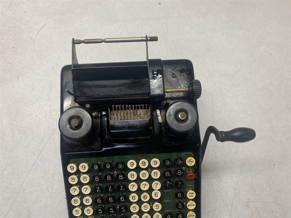 VINTAGE BURROUGHS CLASS 9 PORTABLE ADDING MACHINE A409543