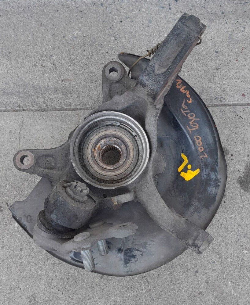 2000 Toyota Camry Front left driver side knuckle spindle OEM