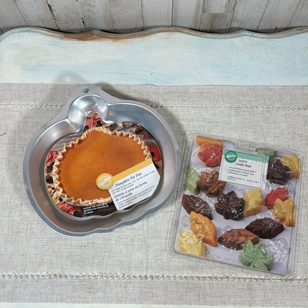 Autumn and Fall Wilton Baking Set - Pumpkin, Leaves, and Fall