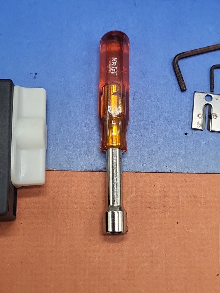 Thomas & Betts Versa - Trak Comminations Cable Intstalling Tool Kit No. UCCSK1 A