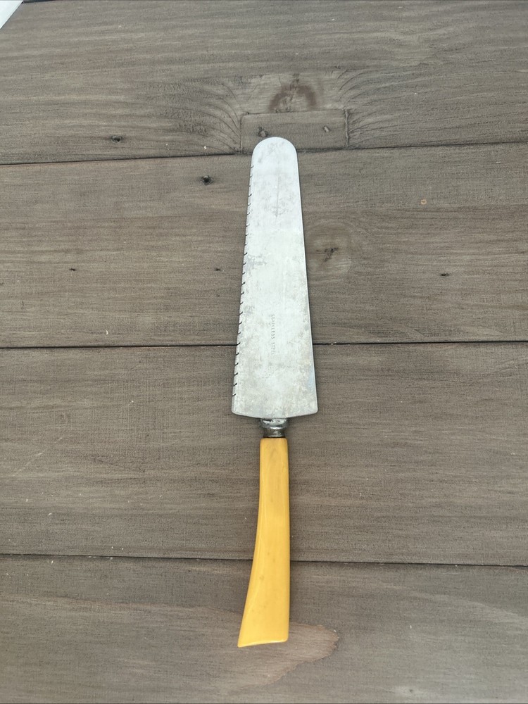 Vintage Butterscotch Bakelite Handled Pie/Cake Server Stainless Serrated Edge