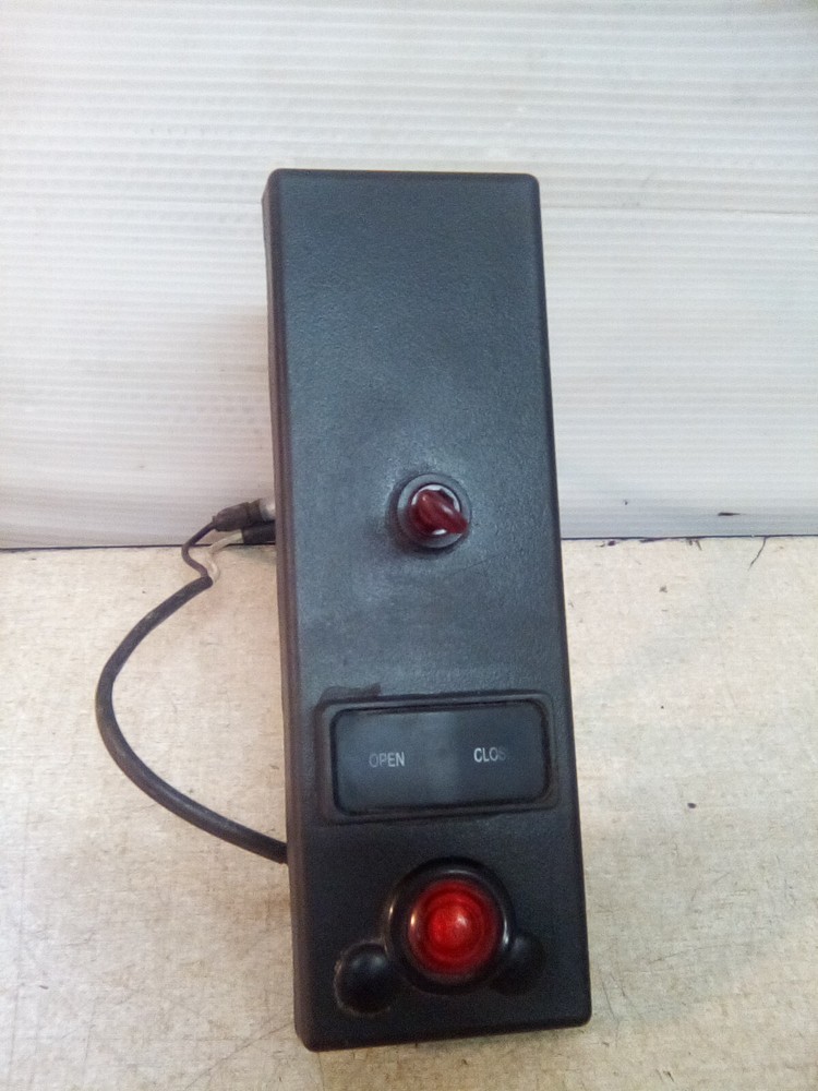 International 16867673 Switch/Dash Panel