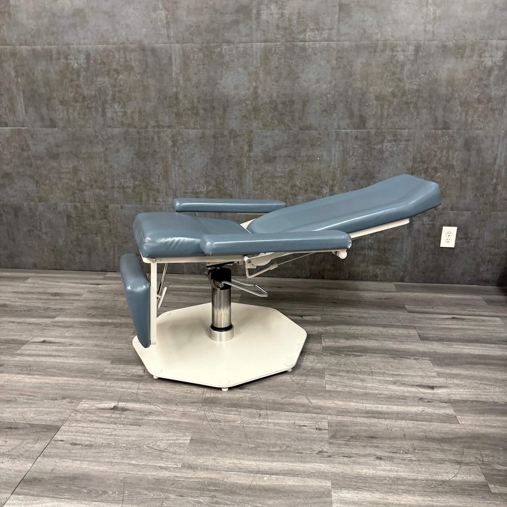 UMF 8675 Phlebotomy Chair