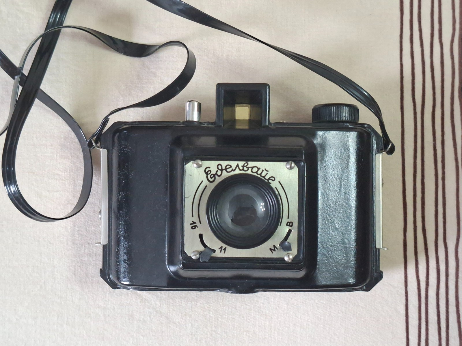 Edelweiss /Еделвайс/camera 1958 the first Bulgarian camera. Made of Bakelite.