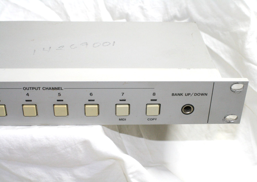 Akai ME30P II Midi Patch bay - Studio Rack Mount - Nice