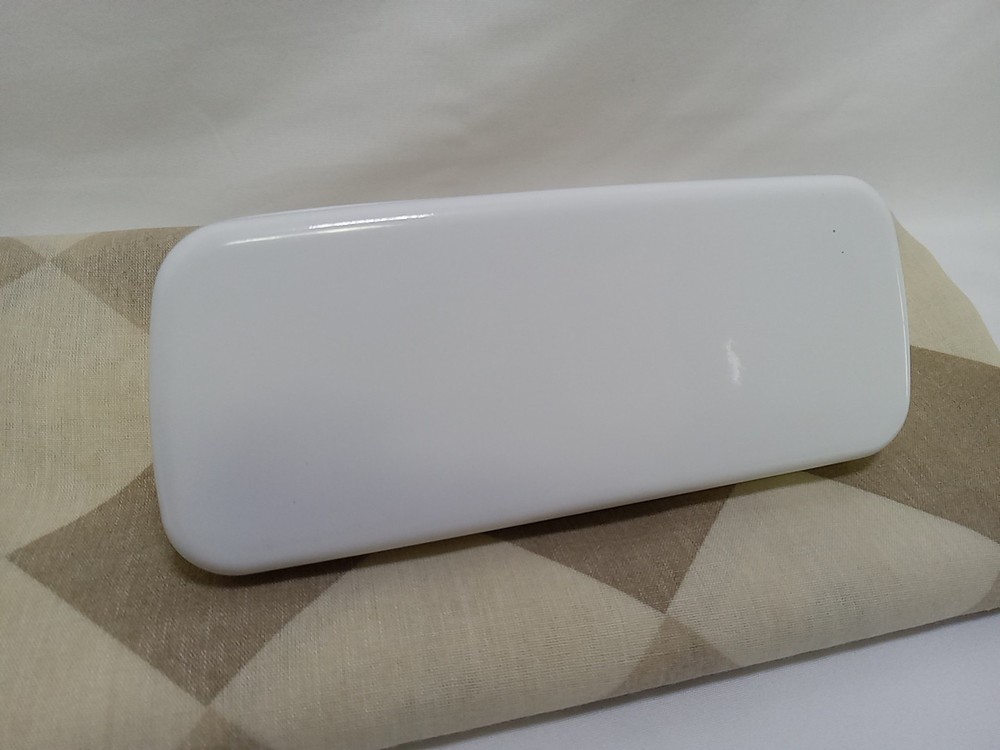NINE WEST MEDIUM WHITE HARD SUNGLASS CASE