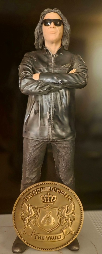 KISS GENE SIMMONS The Vault MEZCO ACTION FIGURE and COIN Sealed New